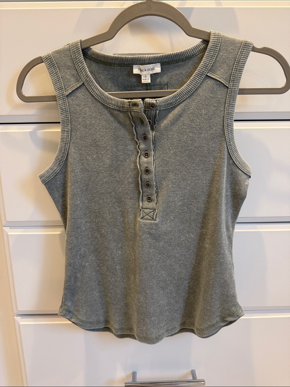 Pink and Rose Juniors olive ribbed henley tank with button placket size- Large